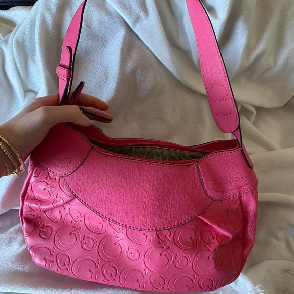 Hot pink Guess purse !! Perfect size for an everyday purse, super girly - Picture 2 of 3